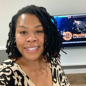 Meet your Posher, Joni